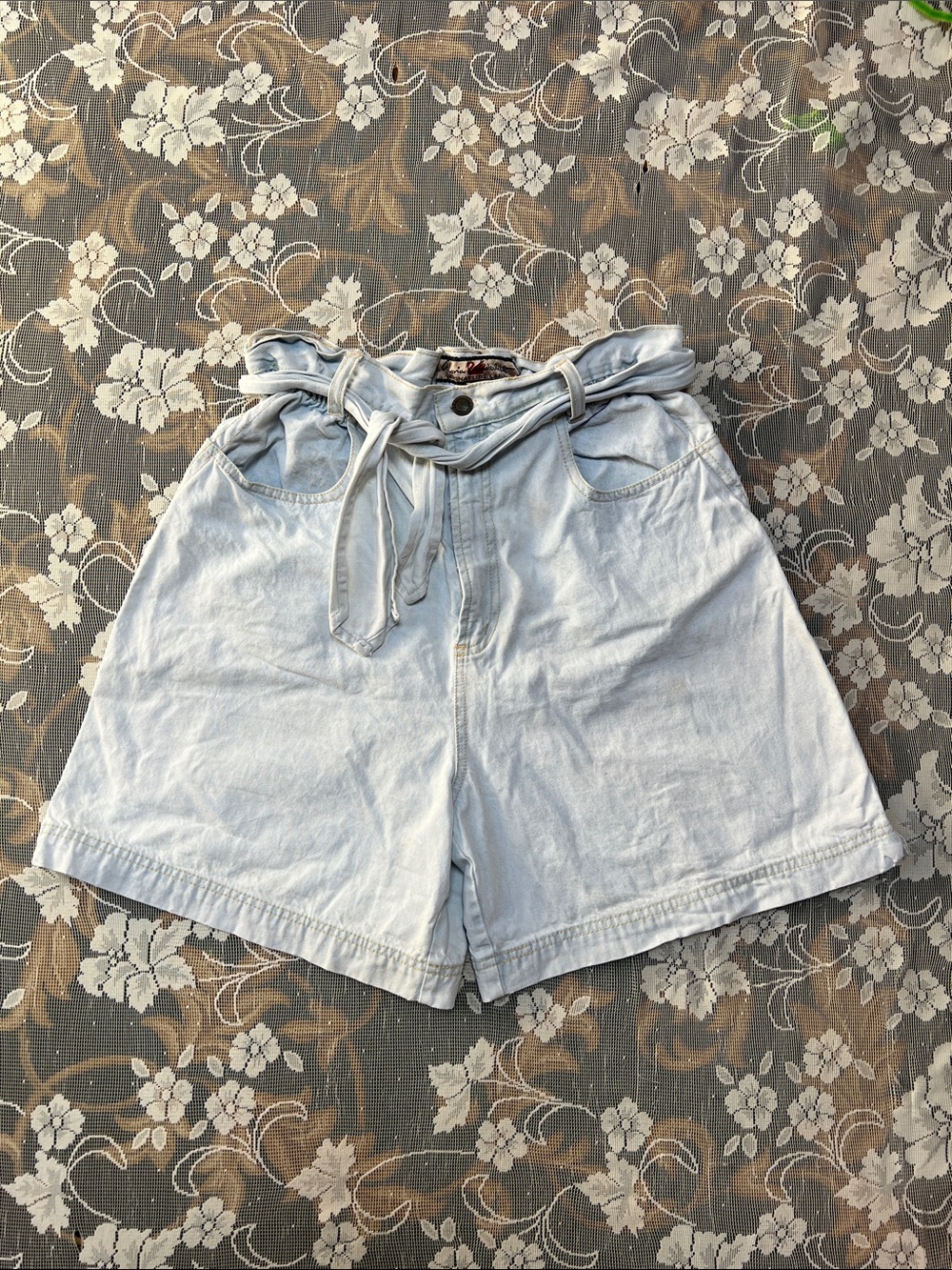 High-Waist Paperbag Denim Shorts Elastic Waist - Light Blue Tie Waist Vintage